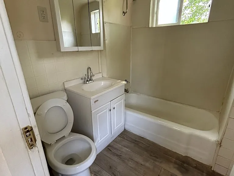 124 Anderson St — Photo 9