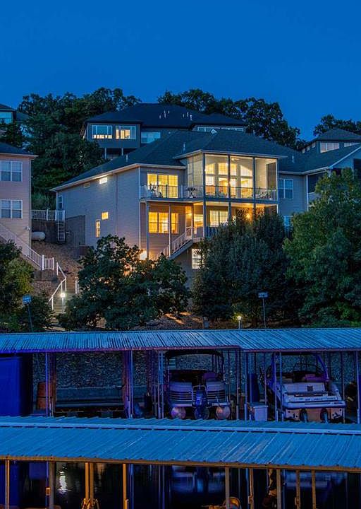 1st image of 548 Lakeshore Dr
