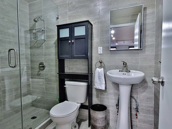 5th image of 122 E 7th St #2FE