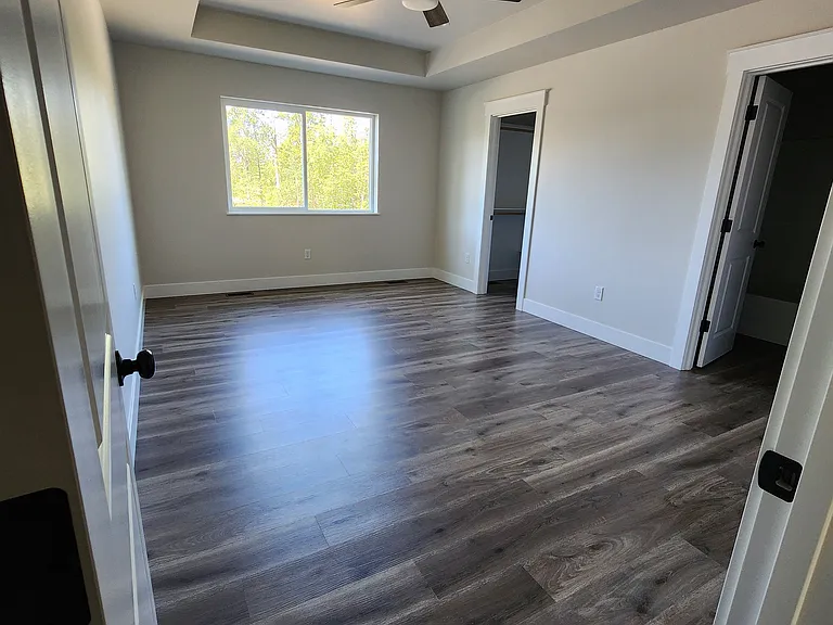 Primary suite with bedroom fan