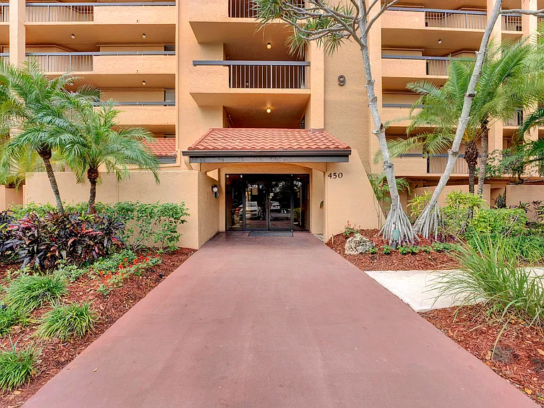 450 Egret Cir #9202 — Photo 2