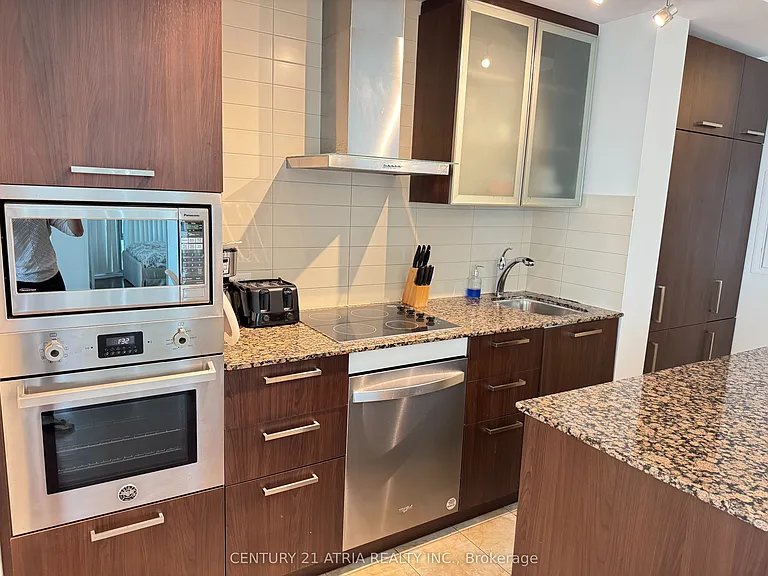 14 York St #1002 — Photo 5