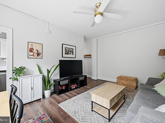 5th image of 1820 Clydesdale Pl NW APT 112