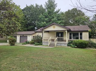 926 E Webster St, Benton, IL 62812