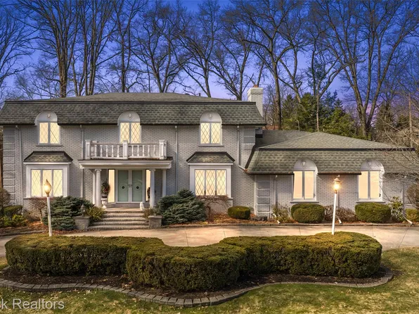 1319 Charrington Rd, Bloomfield Hills, MI 48301
