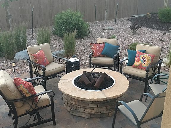 Outdoor fire pit