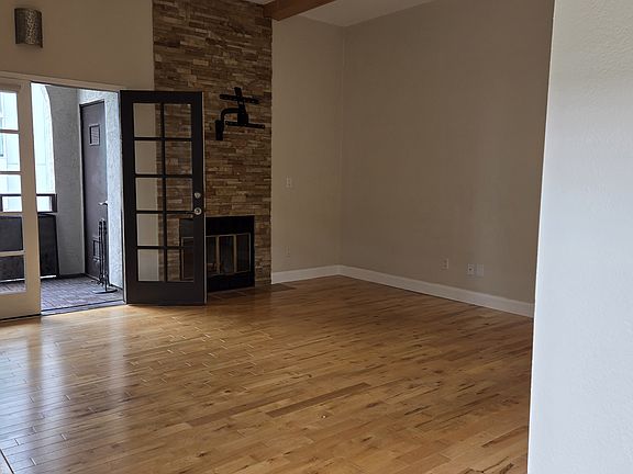 3rd image of 3035 Keats St Unit 4