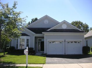 40 Greenways Ln, Lakewood, NJ