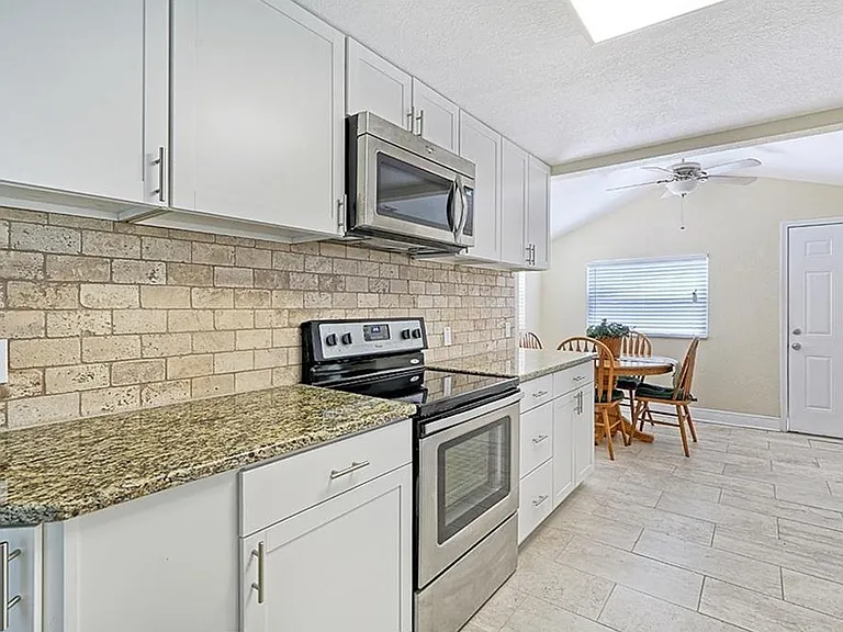 1235 Lakeview Rd — Photo 10