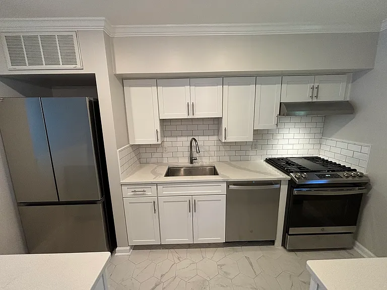 2422 Barracks Pl #3 — Photo 33