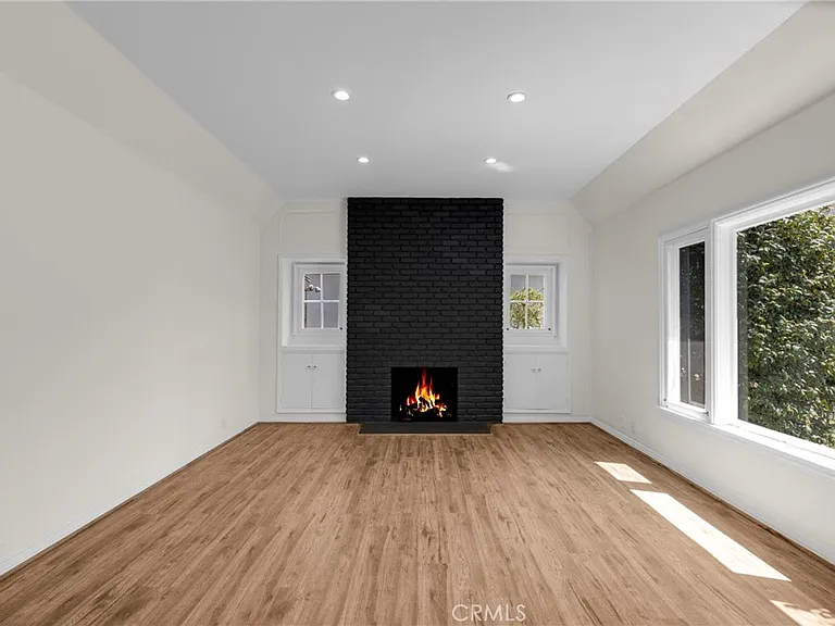 2151 N Altadena Dr — Photo 9