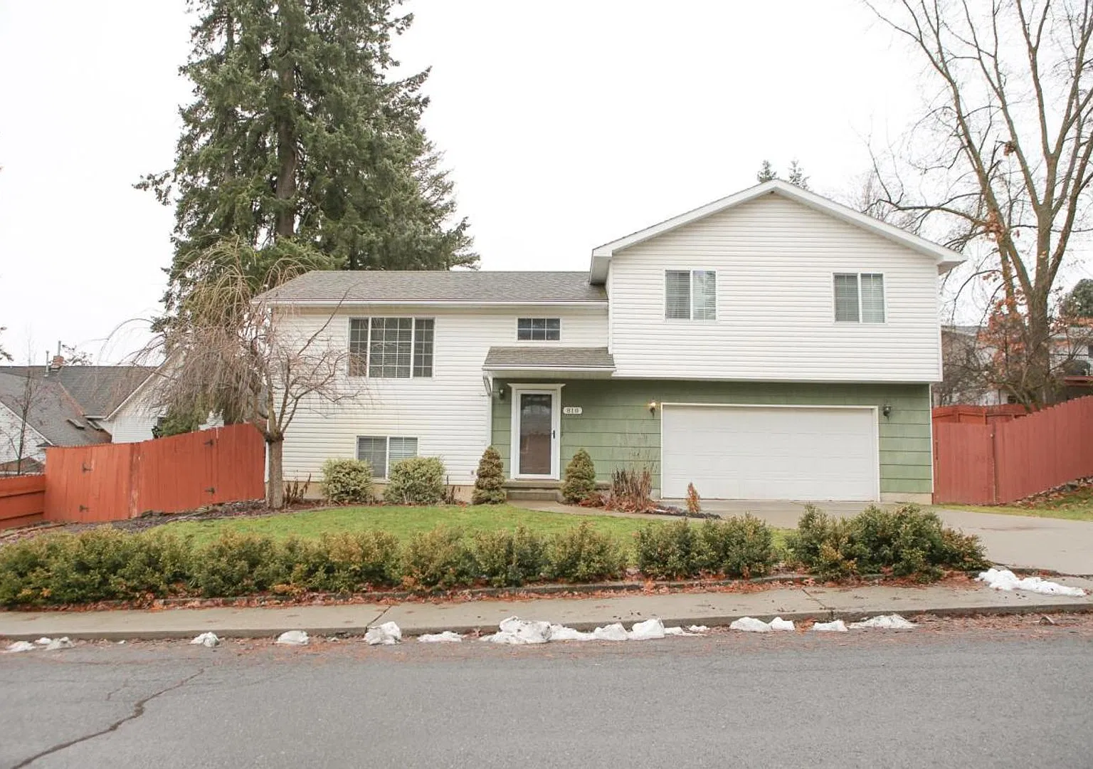 Big Space-Roommate Ready! 5 Bedroom home near EWU! — Photo 1