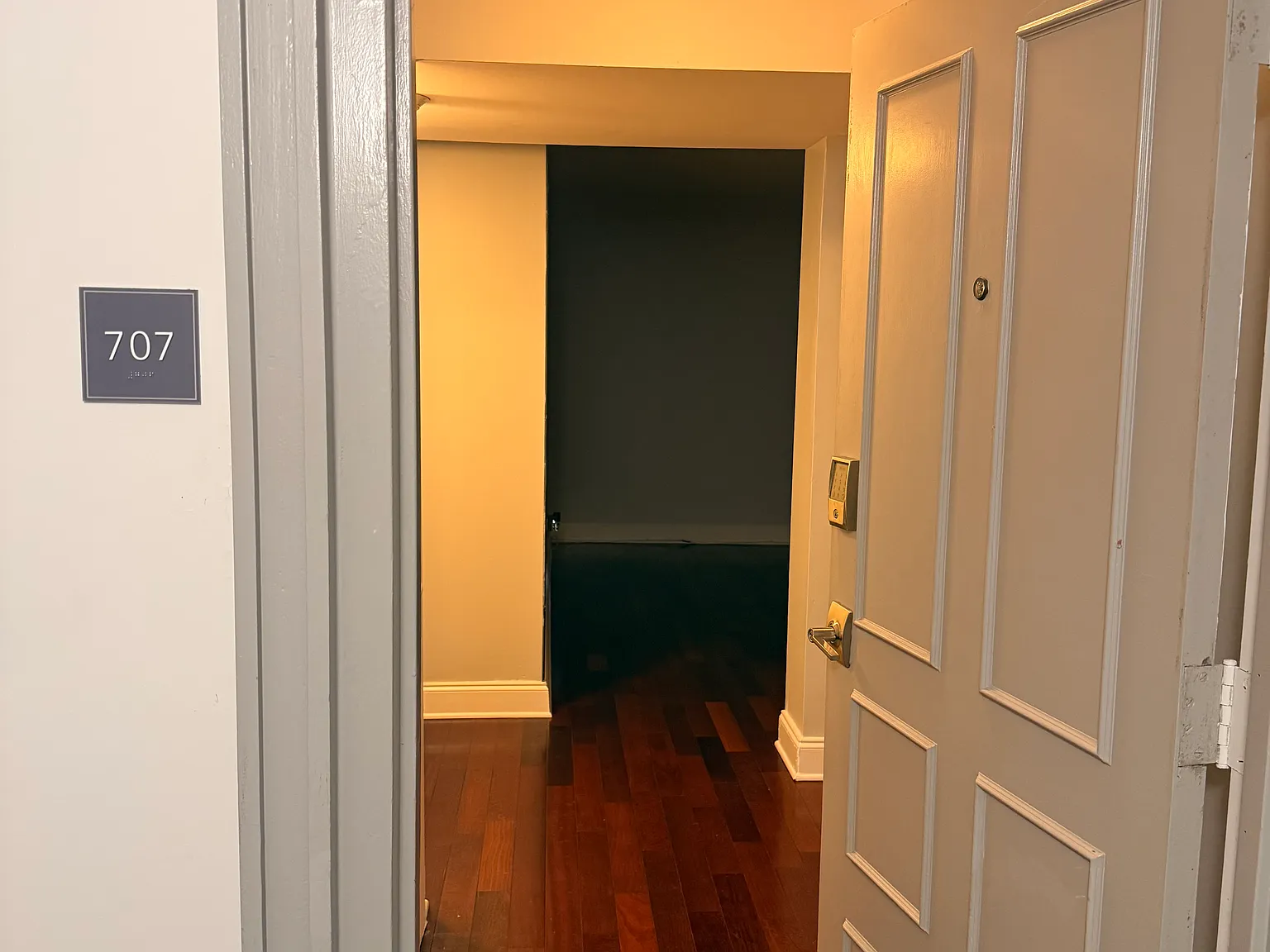 1 bed, 900 sqft, $2,350 — Photo 3