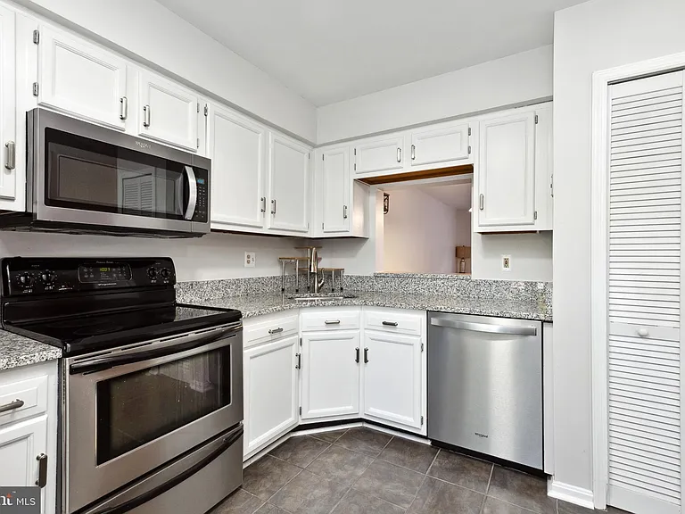 9525 Clocktower Ln — Photo 5