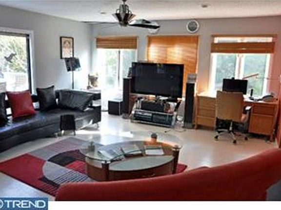 4th image of 30 Hereford Dr