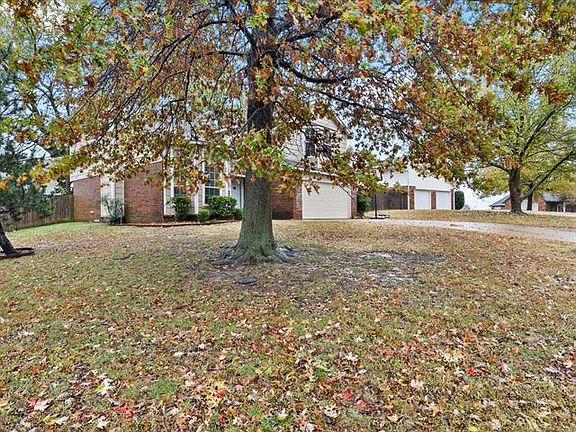 3rd image of 516 Stonehaven Dr