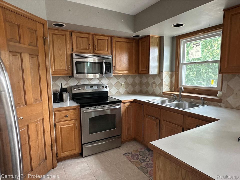 12220 Moceri Dr, photo 3