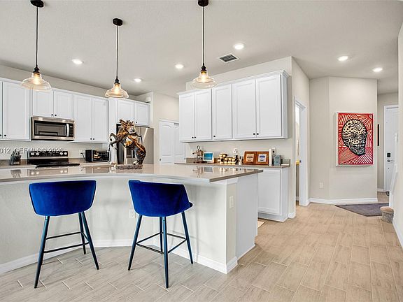 4th image of 2126 Appleton Cir S