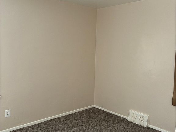 5th image of 16107 Manning St