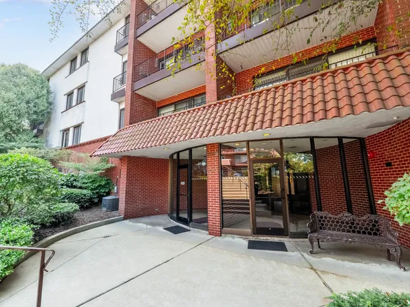 2046 Saint Johns Ave APT 3E, Highland Park, IL 60035