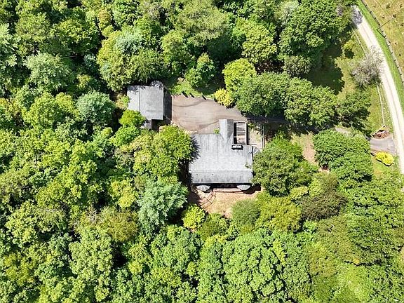 2nd image of 1048 Hawksclaw Rd