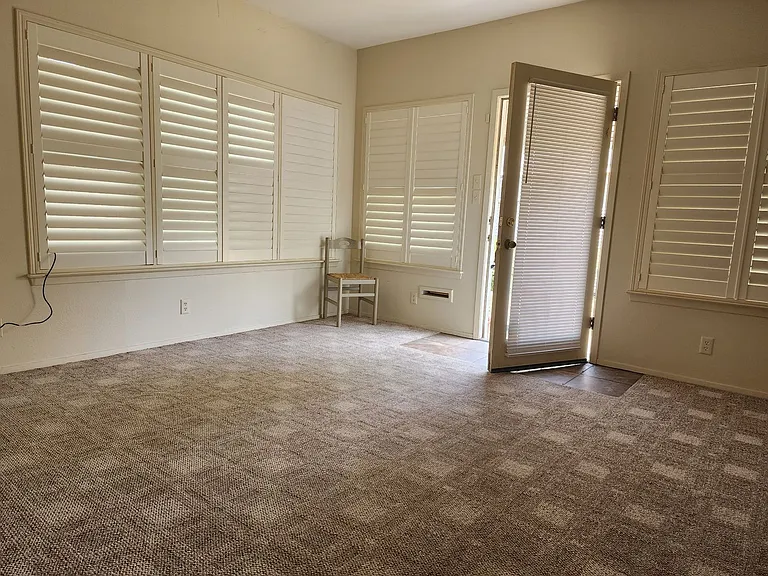 707 W Avenue J — Photo 10