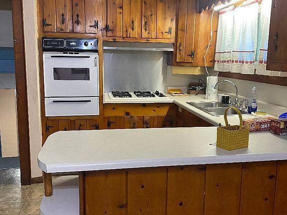3rd image of 210 Bell Ave