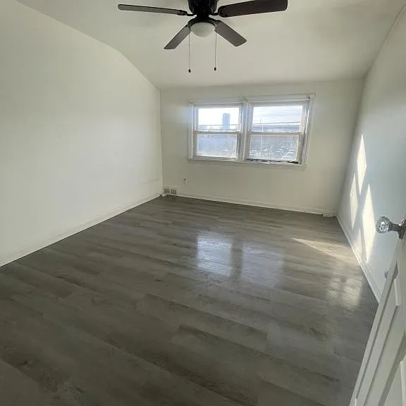 326 Northland Ave — Photo 3