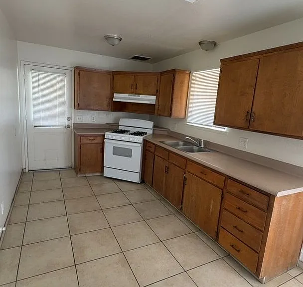 3053 — Photo 2