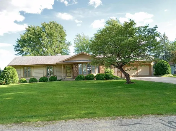 W5239 Lakewood CIRCLE, Elkhorn, WI 53121