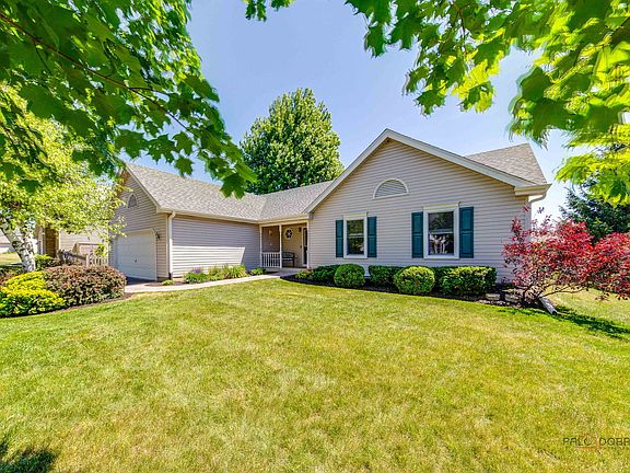 3rd image of 317 Wooded Knoll Dr