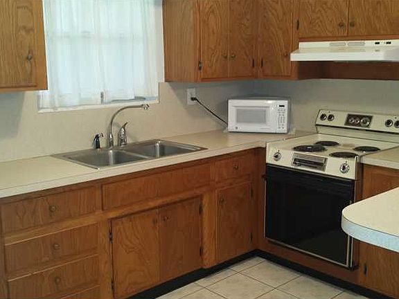 3rd image of 502 NE 24th St