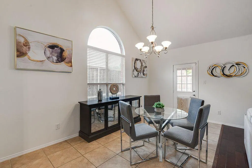 4 bed, 4115 sqft, $3,895 — Photo 4