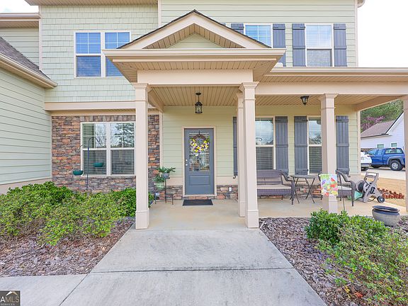 4th image of 414 Lakeview Way