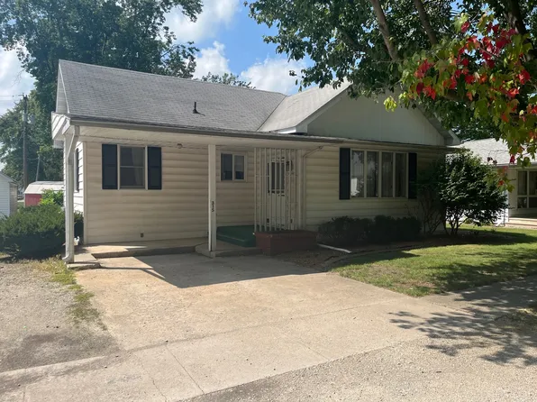 315 N Olive St, Toluca, IL 61369