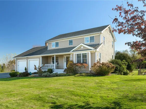 65 Raymond Dr, Portsmouth, RI 02871
