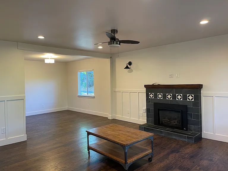 2334 Burnside Rd — Photo 14