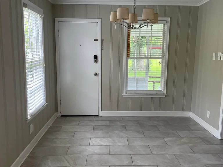 419 N Hodges St — Photo 8
