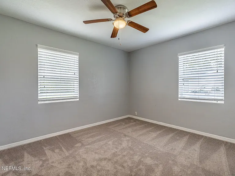 2223 Inwood Cir N — Photo 7