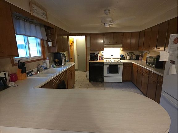 2nd image of 830 Bells Mills Cloe Rd