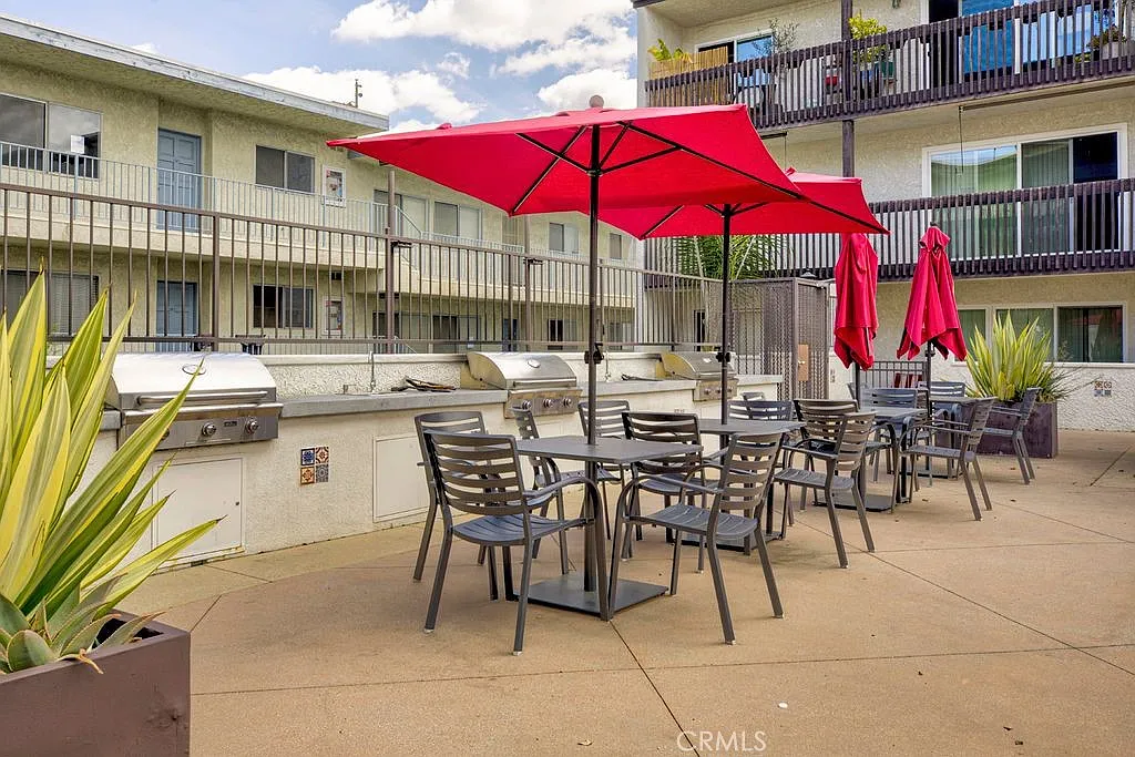 2 bed, 1205 sqft, $3,200 — Photo 3