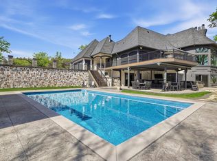 1000 Old Crystal Bay Rd S, Wayzata, MN 55391