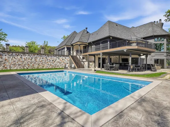 1000 Old Crystal Bay Rd S, Wayzata, MN 55391