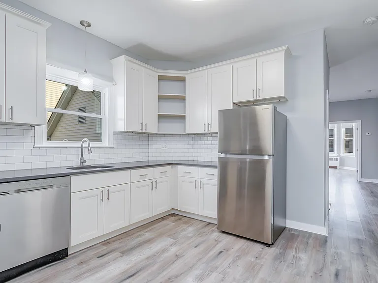 86 W 27th St #4 — Photo 2