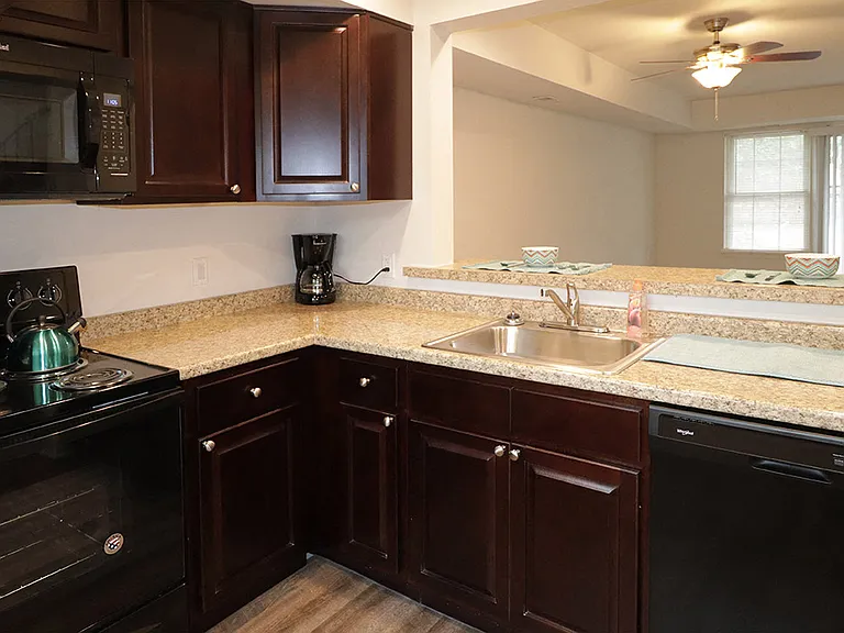Parktowne Townhomes — Photo 2