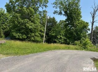 Penco Ave, Centralia, IL 62801