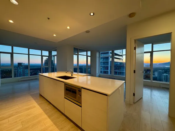 4670 Assembly Way #4306, Burnaby, BC V5H 0H3