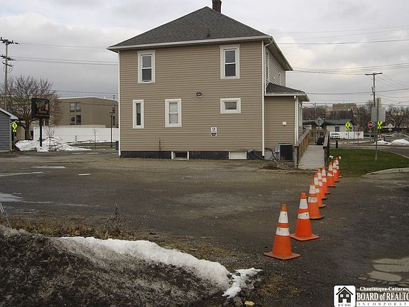 4th image of 208 Main St