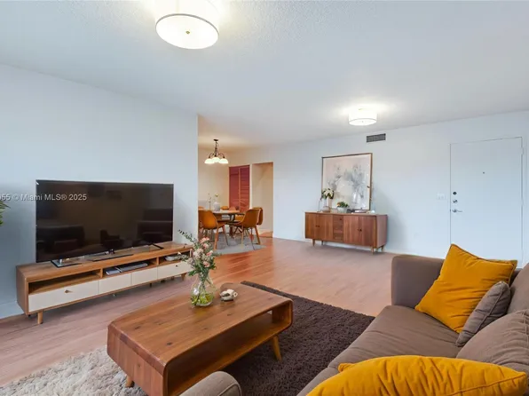 7765 SW 86th St #F2-405, Miami, FL 33143