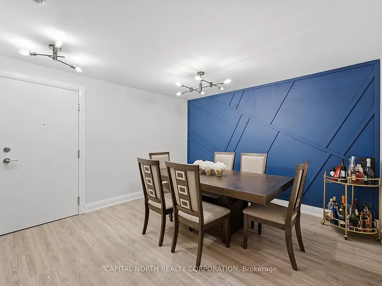 270 Wellington St W #412 — Photo 9